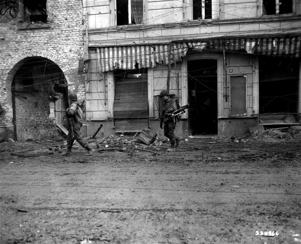 SC 334966 - Street scene in Linnich, Germany, as infantrymen of the 102nd Infantry Division, 9th U.S. Army push towards Gevenich, Germany. 23 February, 1945.