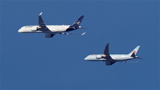 Airbus vs. Boeing to North America: Airbus A350-941 D-AIXC Lufthansa to New York (11500 ft.) & Boeing 787-8 Dreamliner C-GHPY Air Canada to Toronto (10000 ft.)