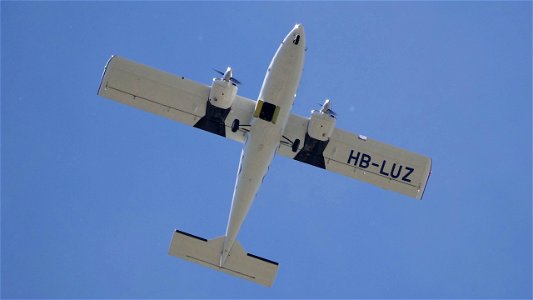 Partenavia P68C HB-LUZ Swiss Flight Services (SFS) (3800 ft.)