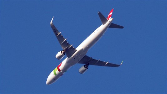 Airbus A321-251N CS-TJJ TAP Air Portugal from Lisbon (11900 ft.) photo