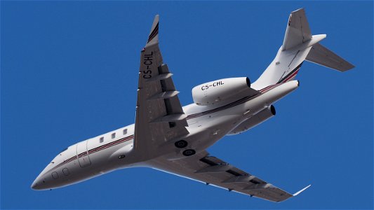 Bombardier BD-100-1A10 Challenger 350 CS-CHL Netjets Europe from Bern (4300 ft.)