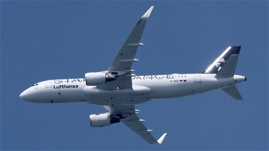 Airbus A320-214 D-AIUA Lufthansa (Star Alliance Livery) from Nice (8600 ft.)