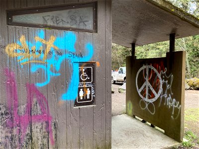 Trash and vandalism at Umpqua Hot bsprings on the Umpqua National Forest