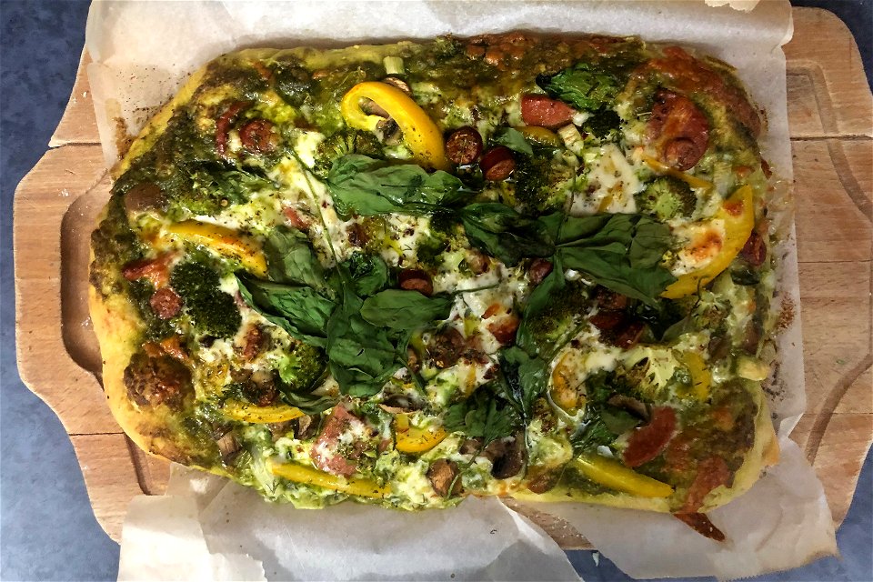 Another Tasty Green Sauce Pizza