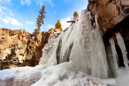 Frozen brink of Undine Falls (2) photo