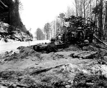 SC 364316 - Yanks with the 57mm anti-tank gun guard road intersection near Wingen after Germans were surrounded. photo