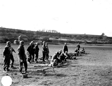 SC 221576 - Firing German and American automatic weapons to familiarize troops with their characteristic sounds. photo