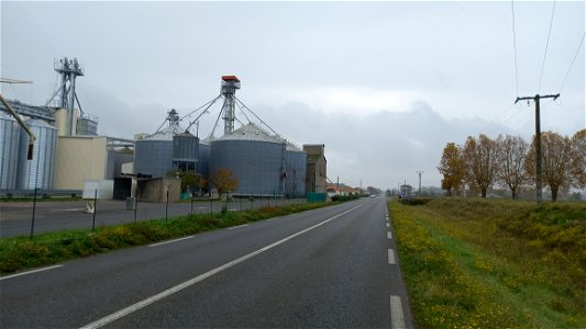 Route D820 devant le Cimetière du Camp du Vernet