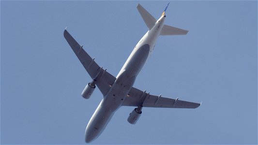Airbus A320-214 D-AIZA Lufthansa from Seville (7800 ft.)