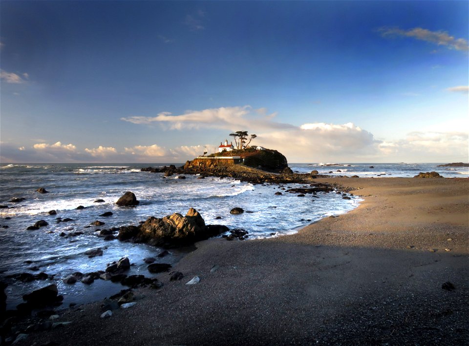 011 - BATTERY POINT LIGHTHOUSE (11-07-2021) from A street jetty -02