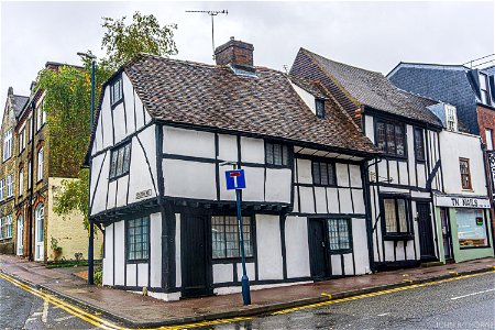 C16 timber framed cottage. Maidstone. (A rare chance to photo with no cars outside)