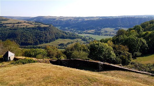 Vallée de Fontanges vue des remparts de Salers