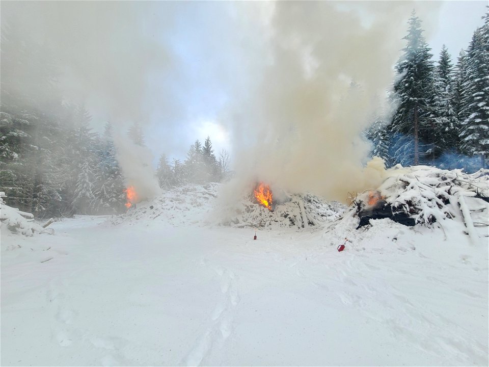 Pile burning on the Gifford Pinchot National Forest on Nove 30, 2022. Snowy conditions reduce the risk of fires escaping safety perimeters while still allowing burn objectives to be accomplished.