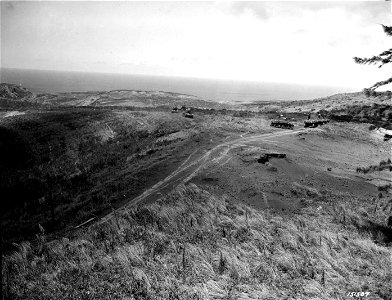 SC 151507 - Tanks move in to knock out enemy gun positions during the 34th Inf. maneuvers. Hawaii. photo
