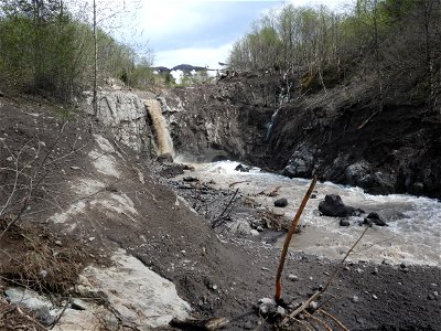 20230515_Ground view of Spirit Lake tunnel and waterfall_USGS_K Spicer_DSCN1948