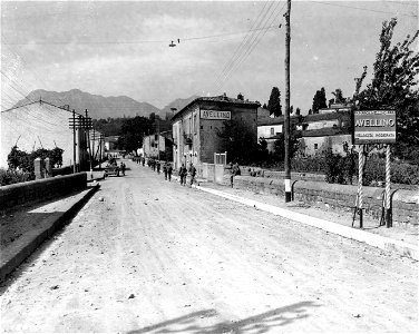 SC 180061 - American troops enter Avellino, Italy, on important steppingstone in the advance to Naples. 1 October, 1943.