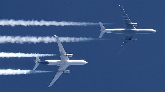 2 x Airbus A330-343 Lufthansa from Frankfurt (Top/Bottom): D-AIKE to Nairobi (32300 ft.) / D-AIKI to Riyadh (36000 ft.) photo