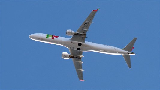 Embraer 190-200IGW CS-TTX TAP Express from Lisbon (11500 ft.) photo