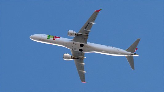 Embraer 190-200IGW CS-TTX TAP Express from Lisbon (11500 ft.)