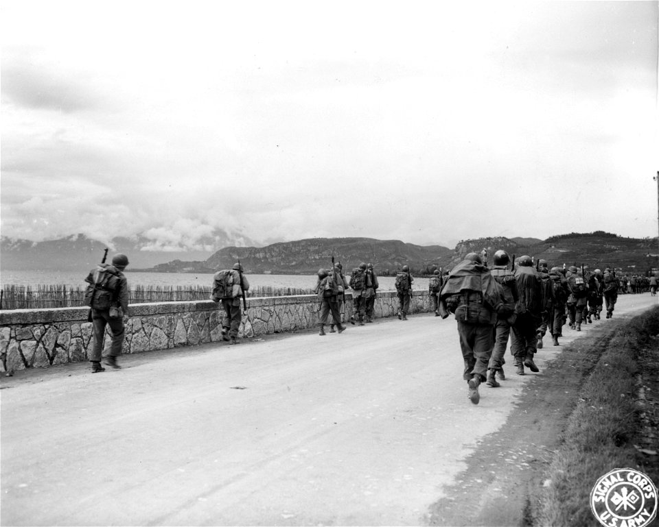 SC 270879 - Members of the 86th Inf. Regt., 10th Mtn. Div., march north, near Malcesine on Lake Garda, without meeting any resistance.