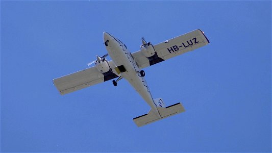 Partenavia P68C HB-LUZ Swiss Flight Services (SFS) (3700 ft.)