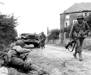 SC 270803 - Infantry troops entering in Haye Du Puis. 9 July, 1944.