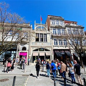 Line on a weekday in March to get into Livraria Lello e Irmao Porto Portugal