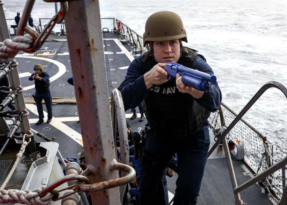 USS Porter (DDG 78) VBSS training