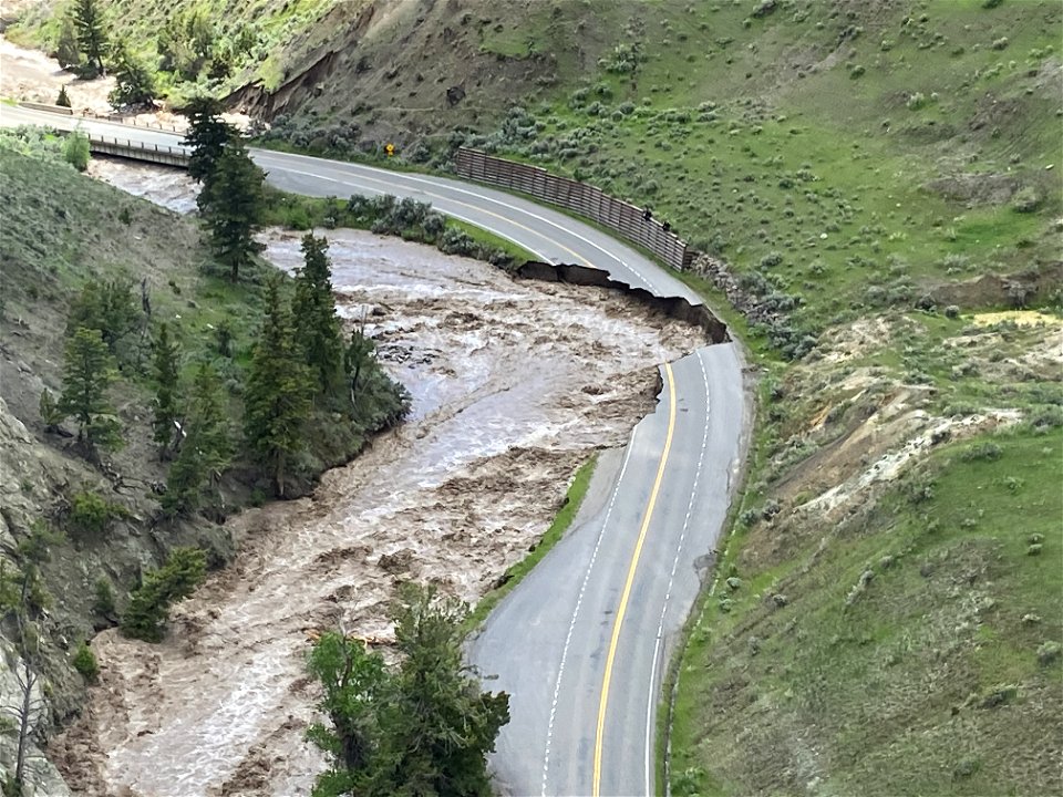 Yellowstone flood event 2022: North Entrance Road, Gardiner to Mammoth (2)