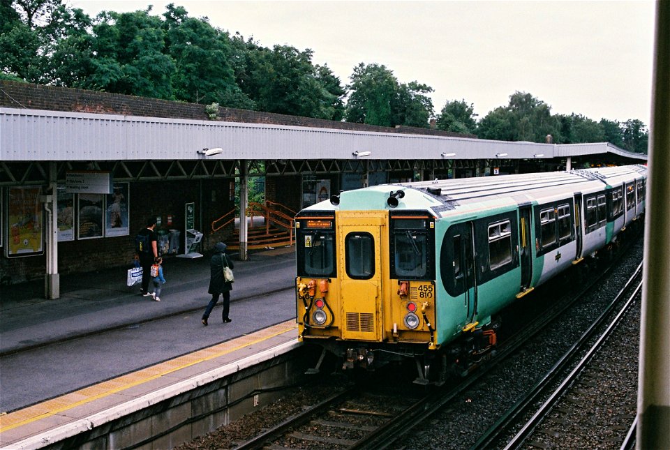 Southern class 455 unit 455 810 at West Croydon platform 3