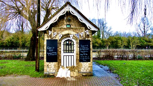 The Little Old Toll House Cafe Allington Lock. Winter Mode!