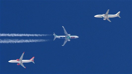 Three Boeing 737: