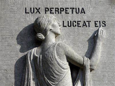 Begraafplaats Tongerseweg Maastricht, lux perpetua luceat eis, laat eeuwig licht op hen schijnen,