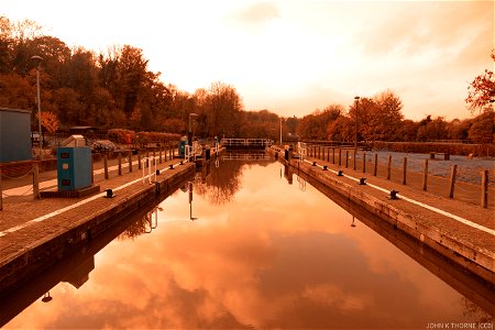 Autumn at Allington Lock