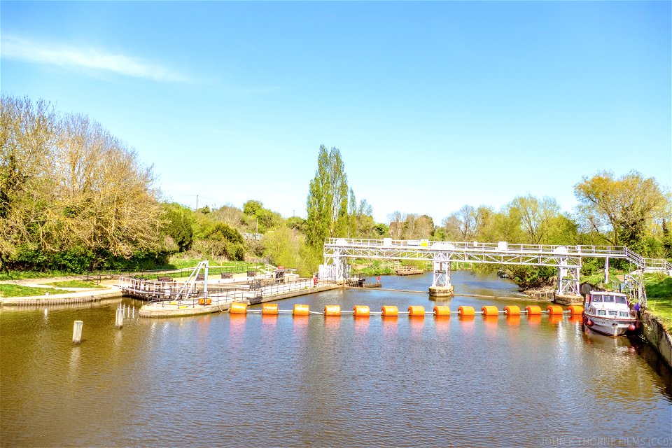 The River Medway East Farleigh Lock and Sluice.