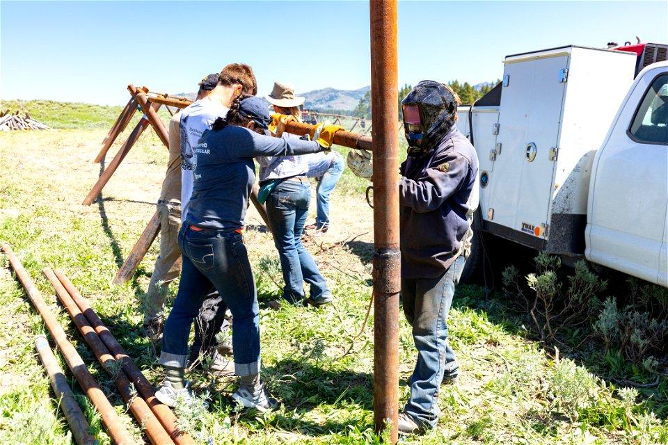 Canyon Corral volunteer project: welding posts