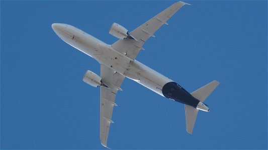 Airbus A320-271N-D-AINV Lufthansa from Porto (8200 ft.)