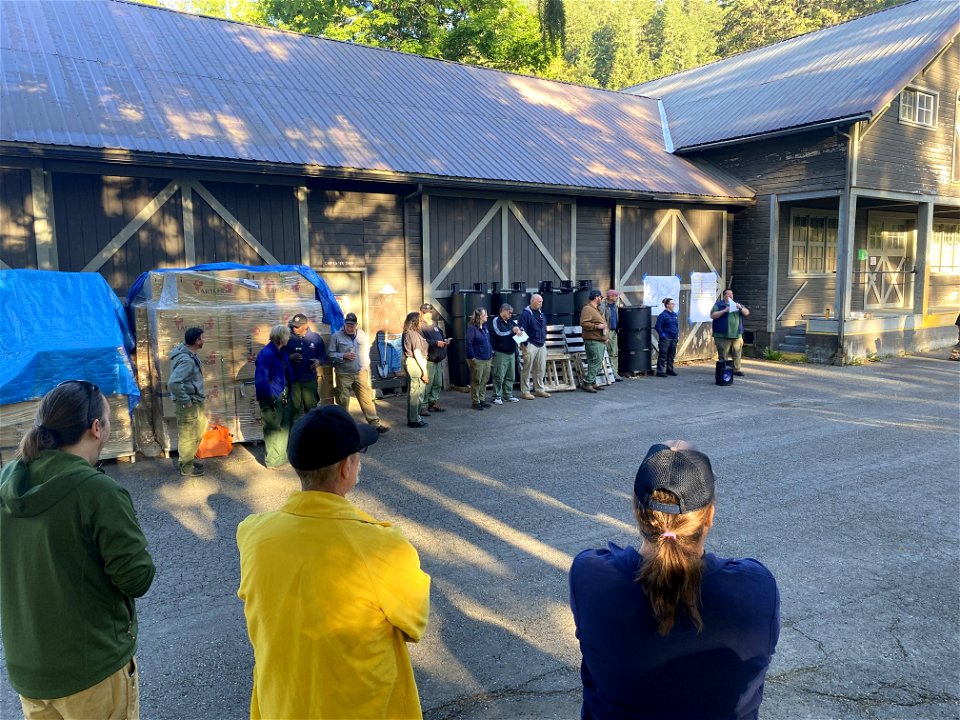 20230607 Iron Creek Fire monring briefing USDA Forest Service photo