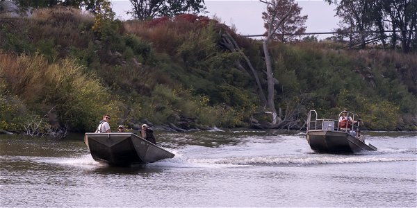 Invasive Carp Research on the James River in South Dakota. Photo: Sam Stukel (USFWS)