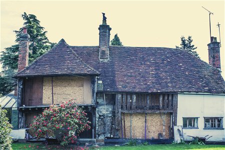STONE HOUSE, WEAVERING STREET MAIDSTONE. An example of work in progress to a listed building.