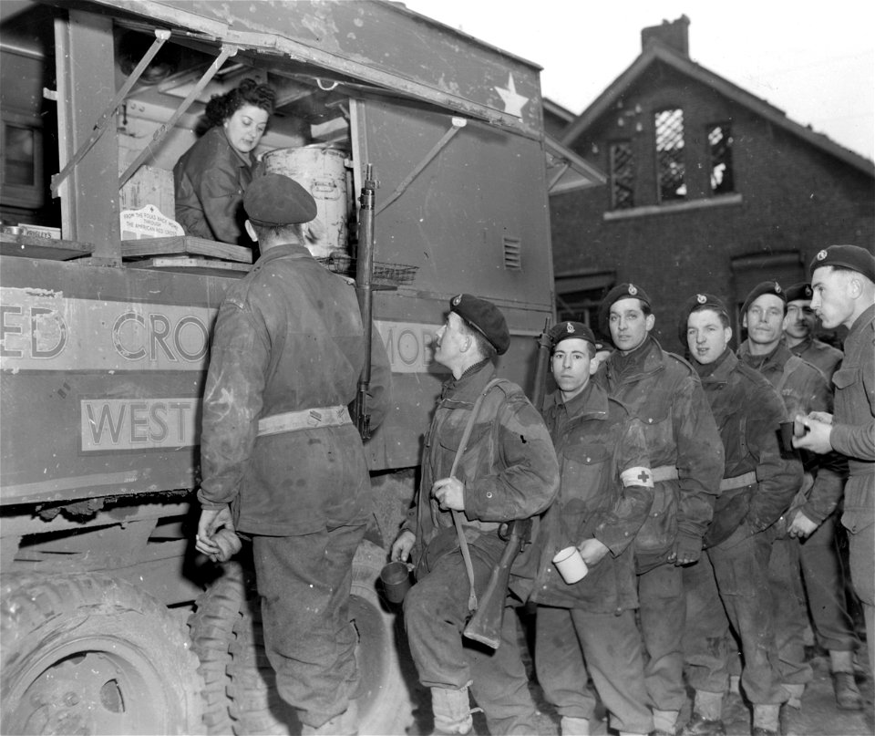 SC 329793 - Chu Chu Swanson ARC, 303 Grove St., Fort Wayne, Indiana, serving coffee and donuts to the "Green Devils" (a name given to the Commandos by the Germans for their green berets).