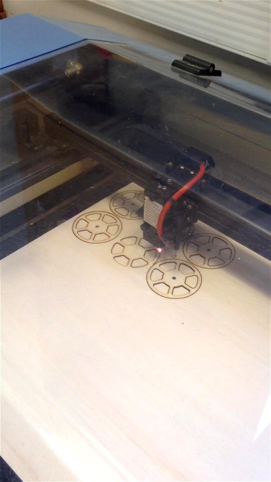 Workshop photography 🔨 laser cutter.