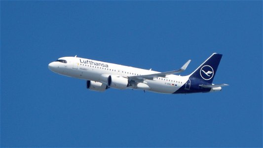 Airbus A320-271N D-AINZ Lufthansa from Porto (6950 ft.)