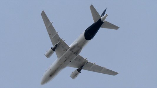 Airbus A319-112-D-AIBE Lufthansa from Lyon (12000 ft.)