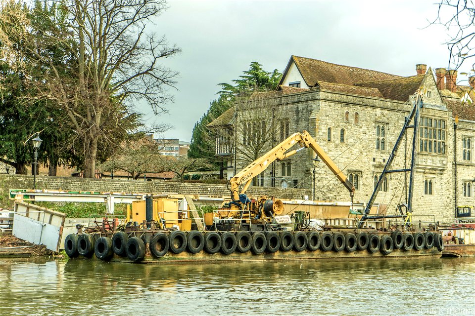 Maidstone demolition of floating restaurant.