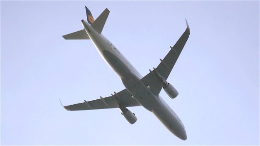 Airbus A320-214 D_AIUS Lufthansa from Ibiza (7100 ft.) photo