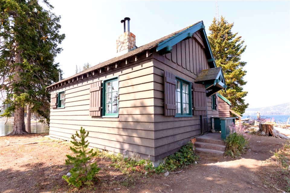 Peale Island Cabin: northeast view