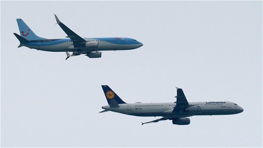 Two Jets approaching Munich: photo