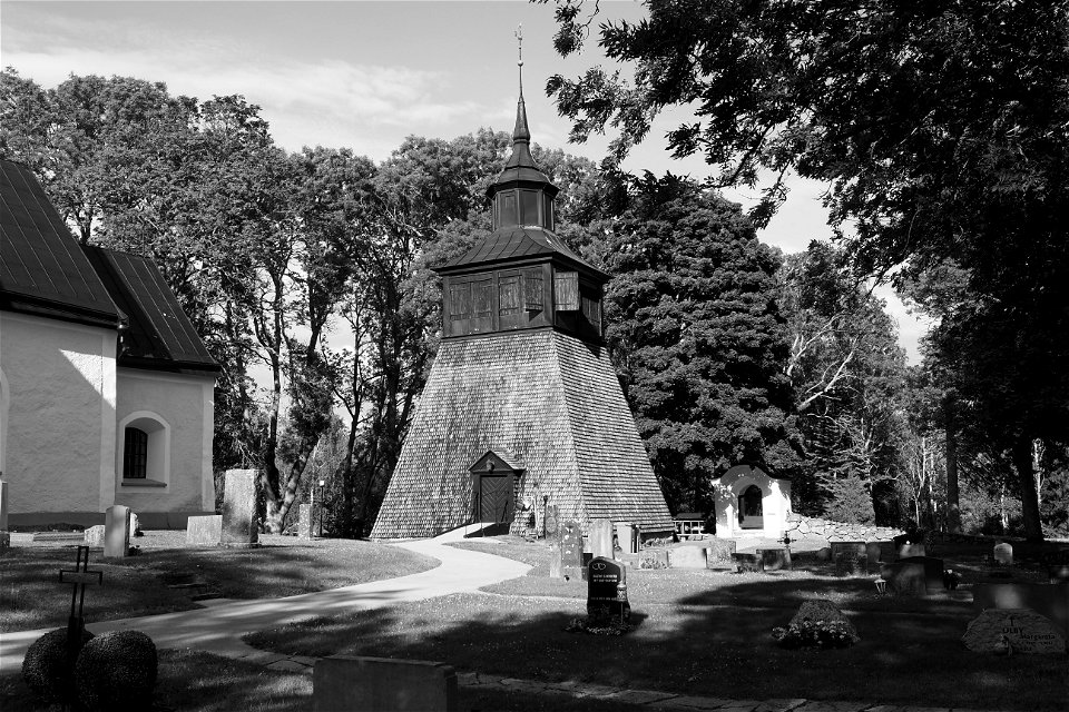 Torpa kyrka - Klockstapel photo