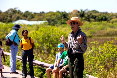 Ranger leads the Anhinga Amble
